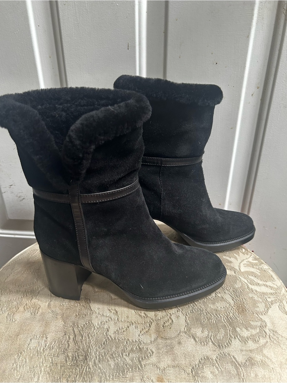 Aquatalia Isolda Women’s Black Suede weatherproof w/ shearling cuffs Boots